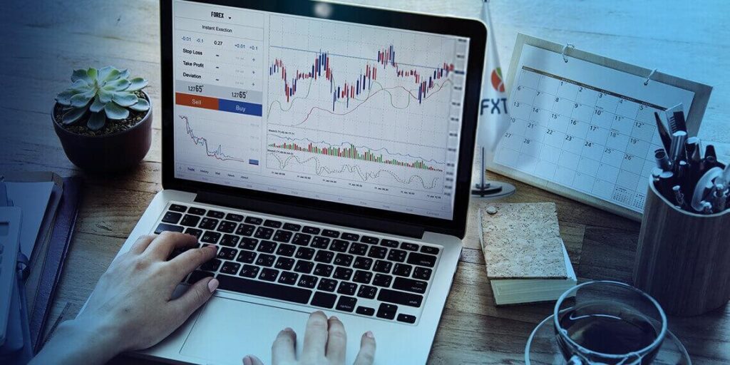 belajar-trading-pemula-chart-laptop