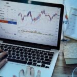belajar-trading-pemula-chart-laptop