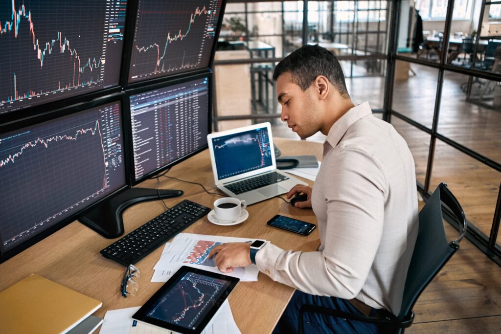 workspace-analisis-trading-chart-pasar-finansial